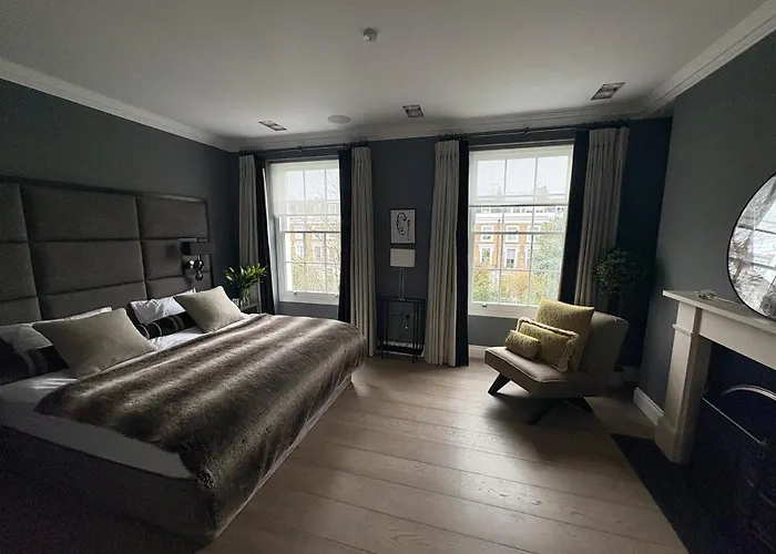 Luxury 4 Bedrooms 5 Baths 2 Receptions Family House With Garden Chelsea