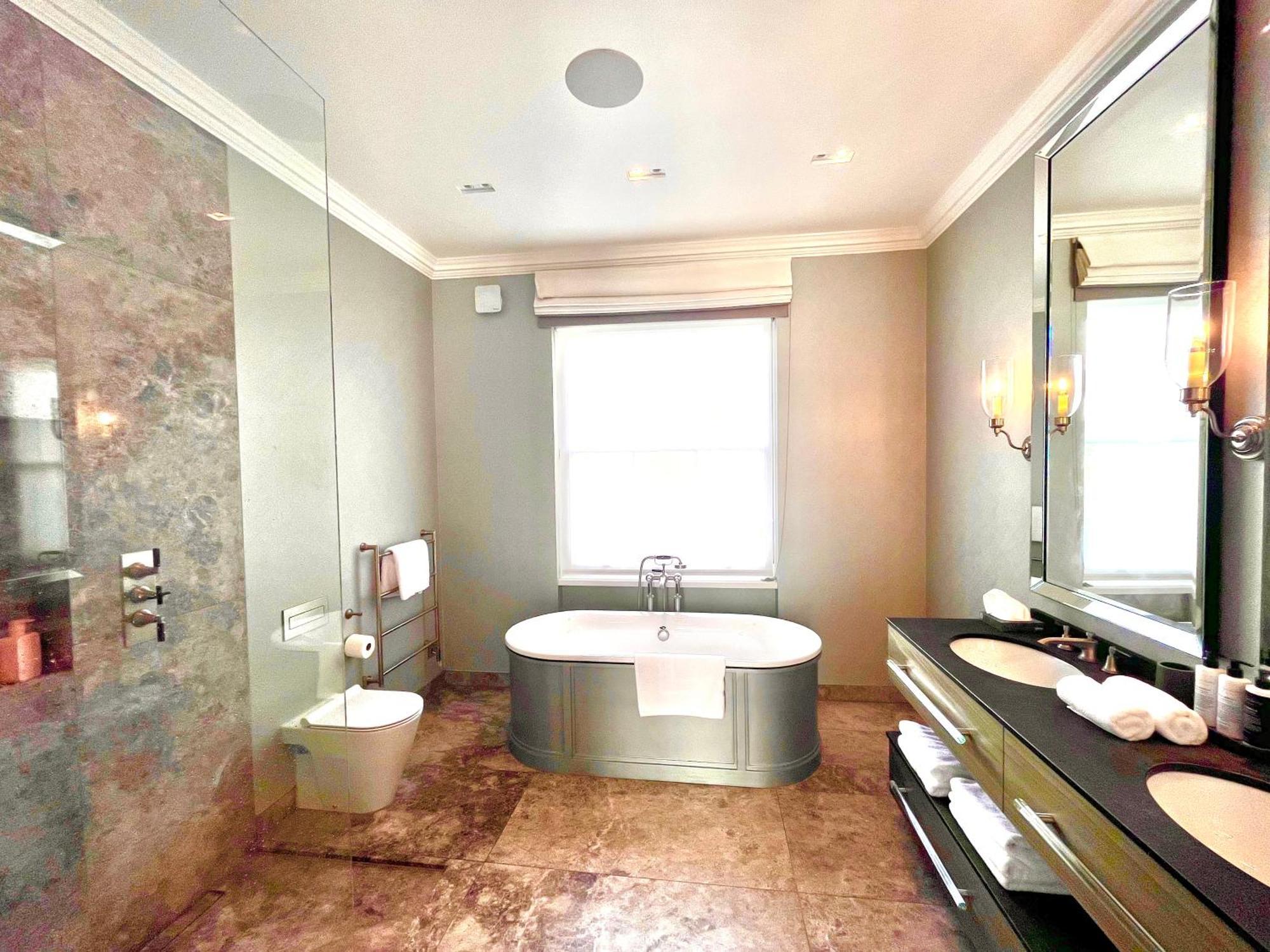 Luxury 4 Bedrooms 5 Baths 2 Receptions Family House With Garden Chelsea Villa Londra