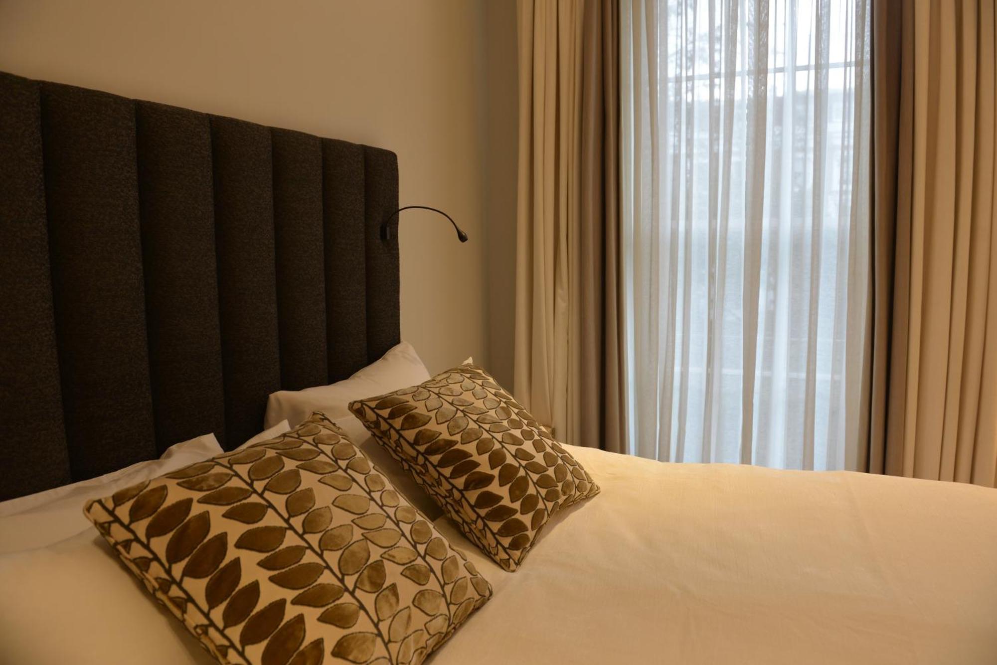 Luxury 4 Bedrooms 5 Baths 2 Receptions Family House With Garden Chelsea * Londra