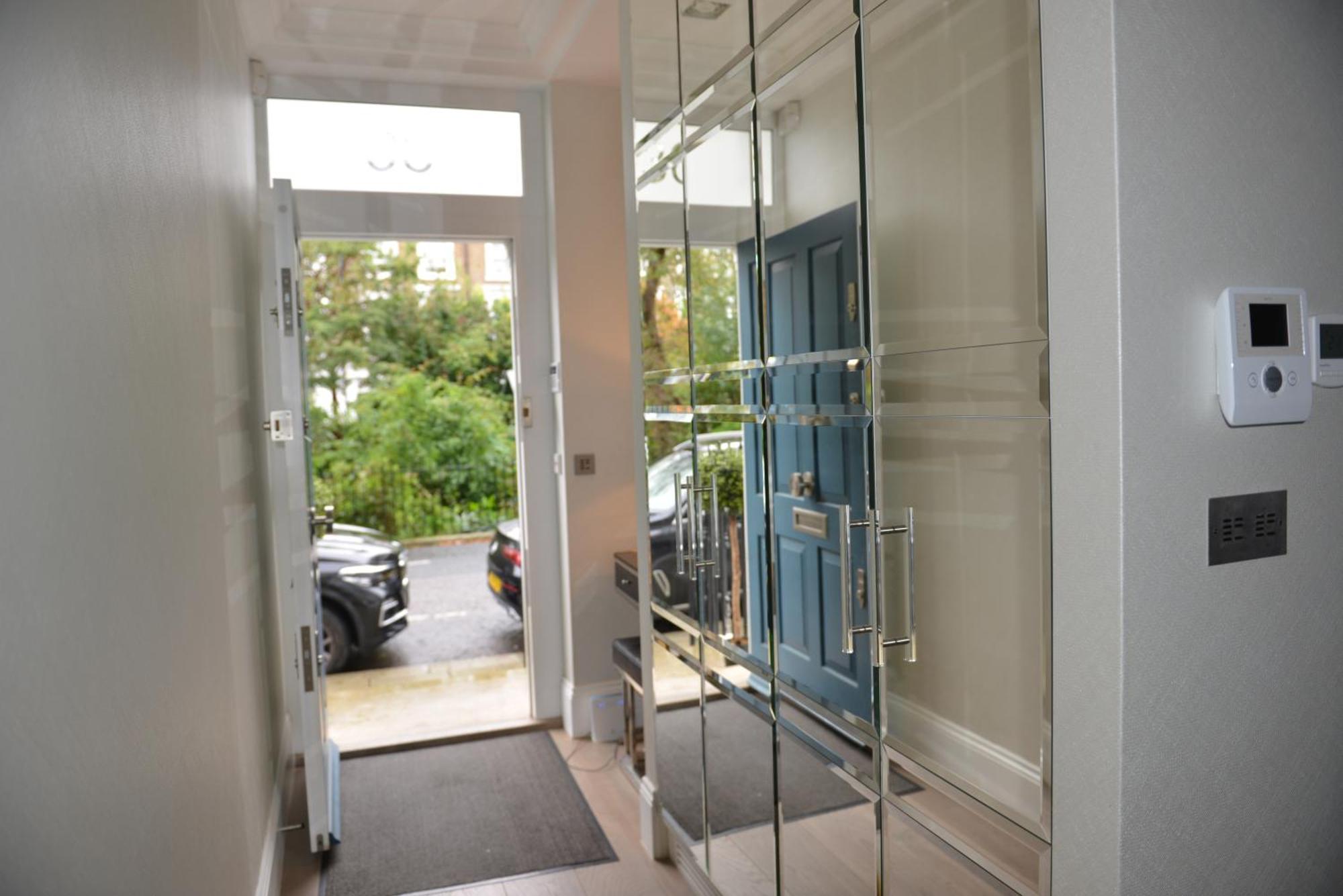 Luxury 4 Bedrooms 5 Baths 2 Receptions Family House With Garden Chelsea * Londra